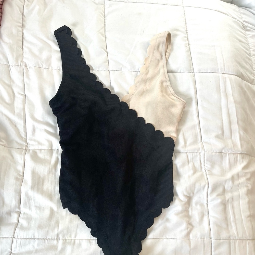 Contrast bathing/bodysuit
